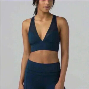 NWOT Lululemon Twist and Train Bra Size 4